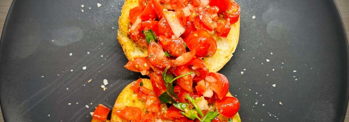 Bruschetta mit Tomaten und Knoblauch Bruschetta mit Tomaten und Knoblauch