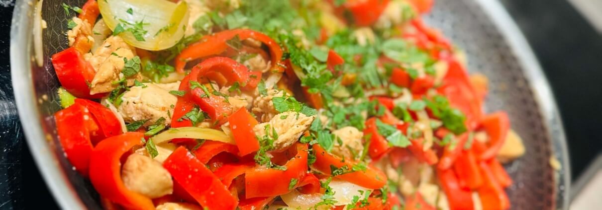 Hähnchen Spitzpaprika Pfanne Hähnchen Spitzpaprika Pfanne