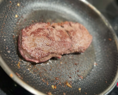 Steak mit Paprikagemüse und Speckbratkartoffeln